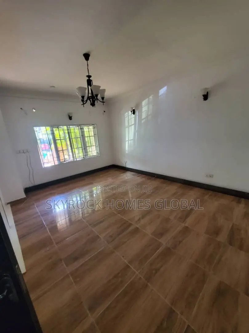 Mini Flat in Paradise Estate, Chevron for rent in Chevron