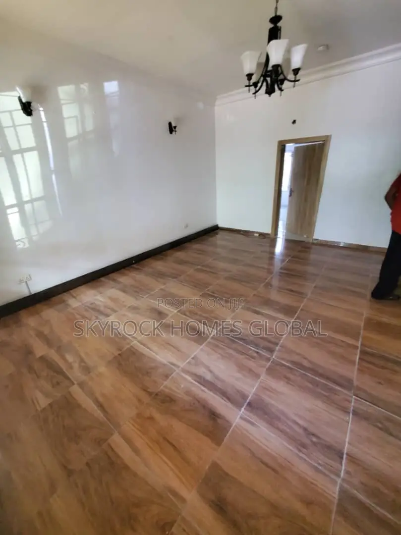 Mini Flat in Paradise Estate, Chevron for rent in Chevron