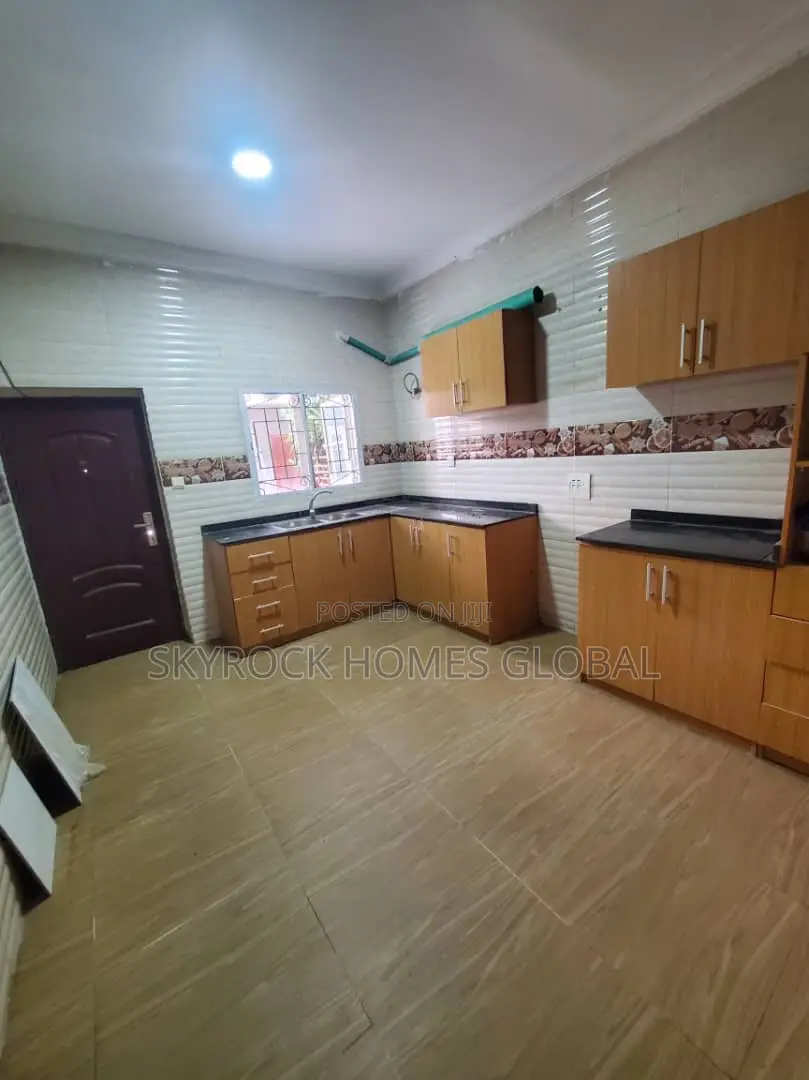 Mini Flat in Paradise Estate, Chevron for rent in Chevron