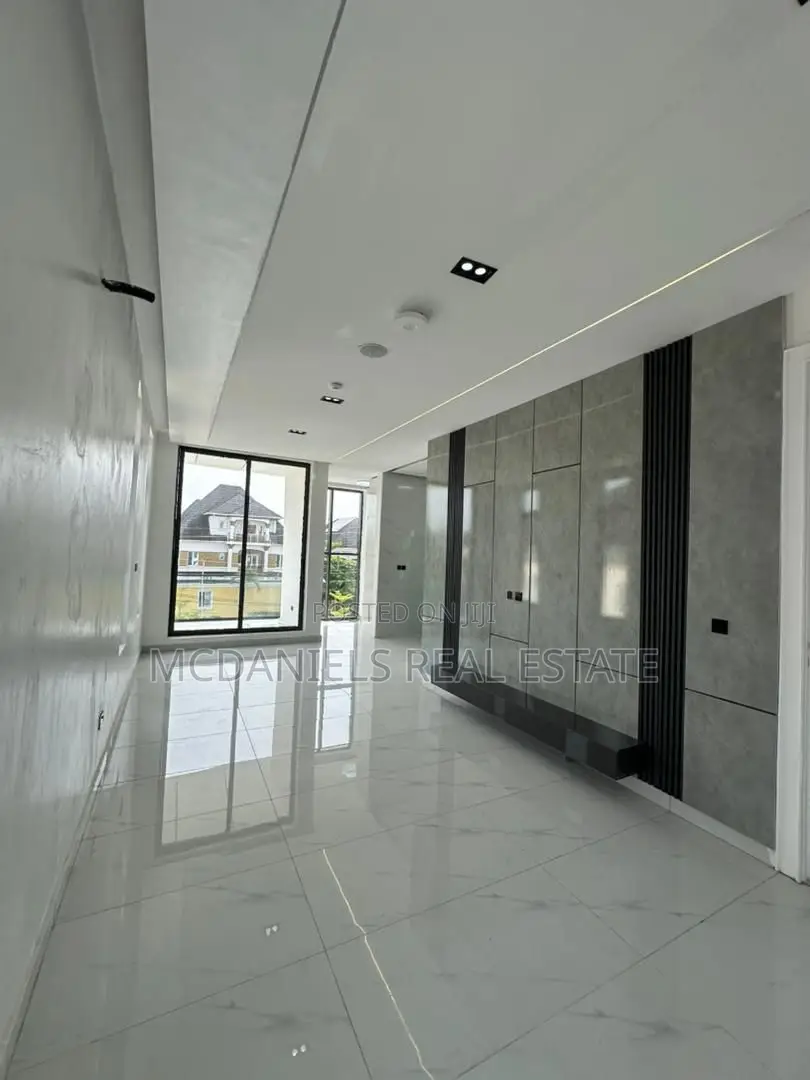 Furnished 5bdrm Duplex in Chevron for sale in Chevron