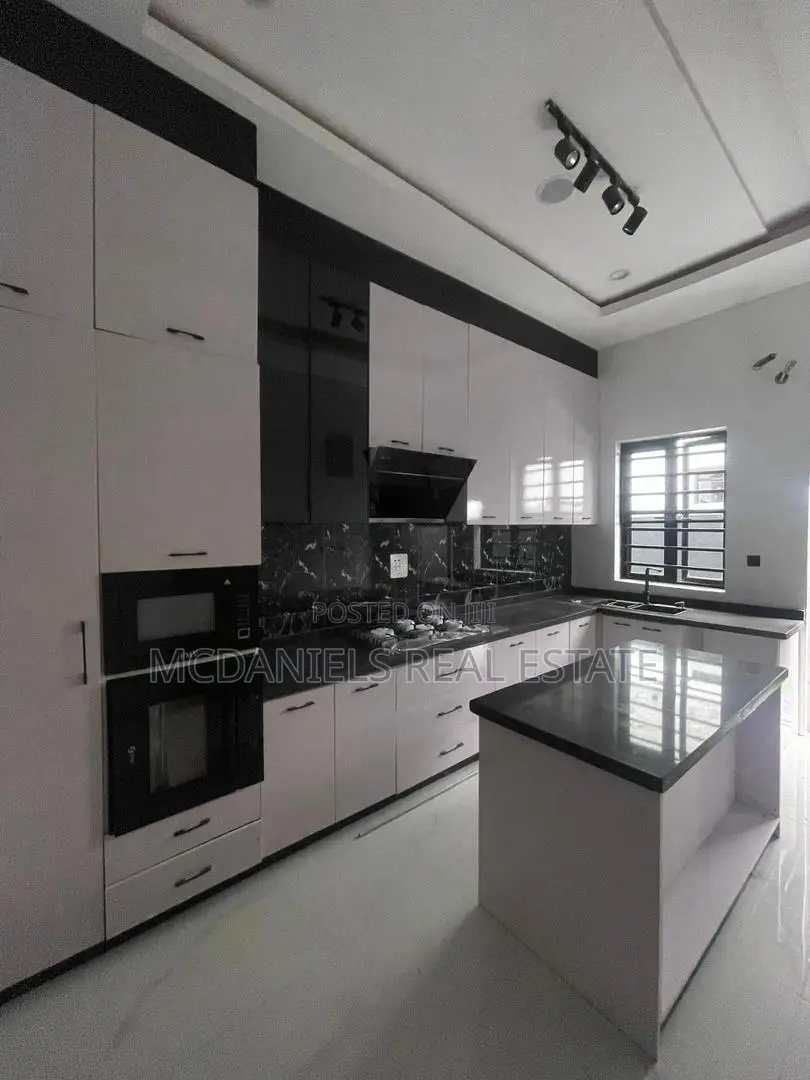 Furnished 5bdrm Duplex in Lekki Phase 1 for sale in Lekki Phase 1