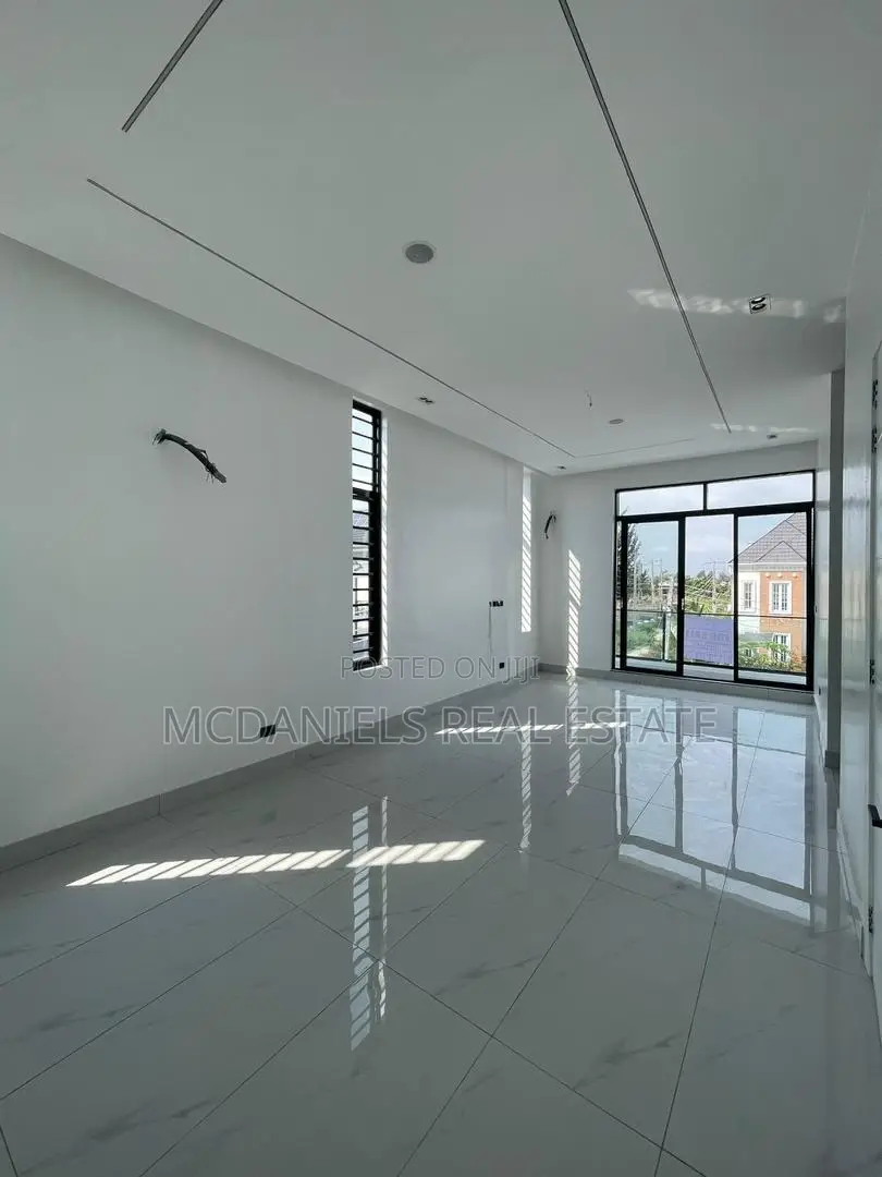 Furnished 5bdrm Duplex in Ikota for sale in Ikota