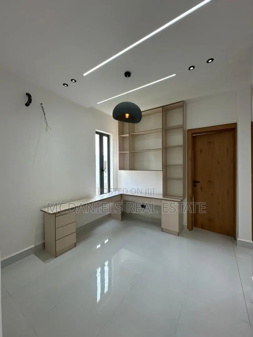 Furnished 5bdrm Duplex in VGC / Ajah for sale in VGC / Ajah