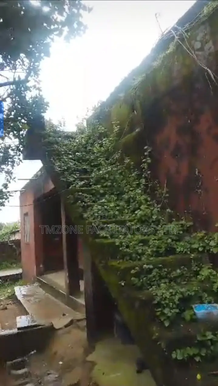 Full Plot of Land With 3bdrm Flat at Decking Level in Igando / Ikotun/Igando