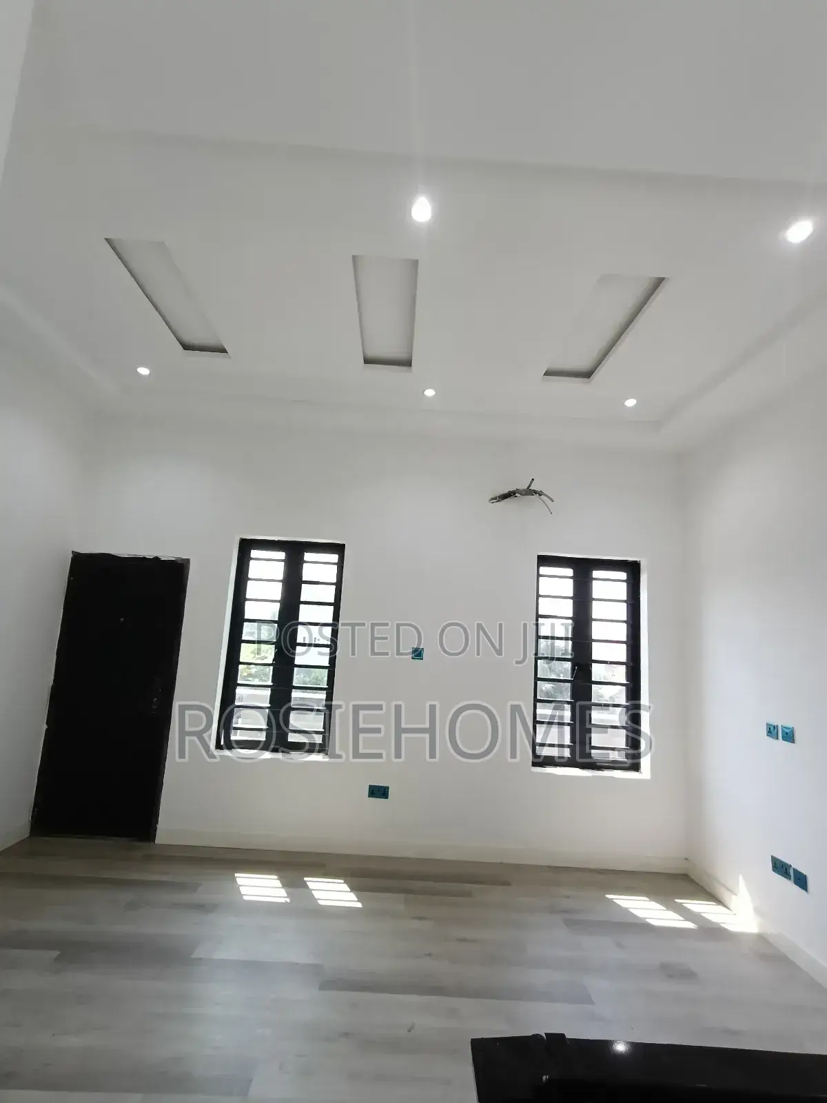 4bdrm Duplex in Ogufayo, Lakowe for sale in Lakowe