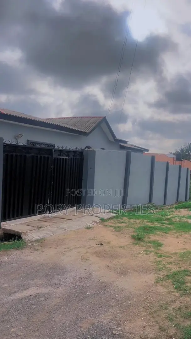 5bdrm Bungalow in Ashipa, Akala Express for sale in Akala Express