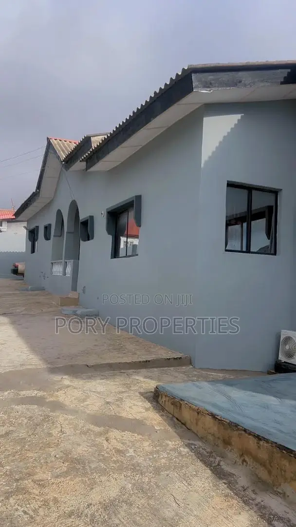 5bdrm Bungalow in Ashipa, Akala Express for sale in Akala Express