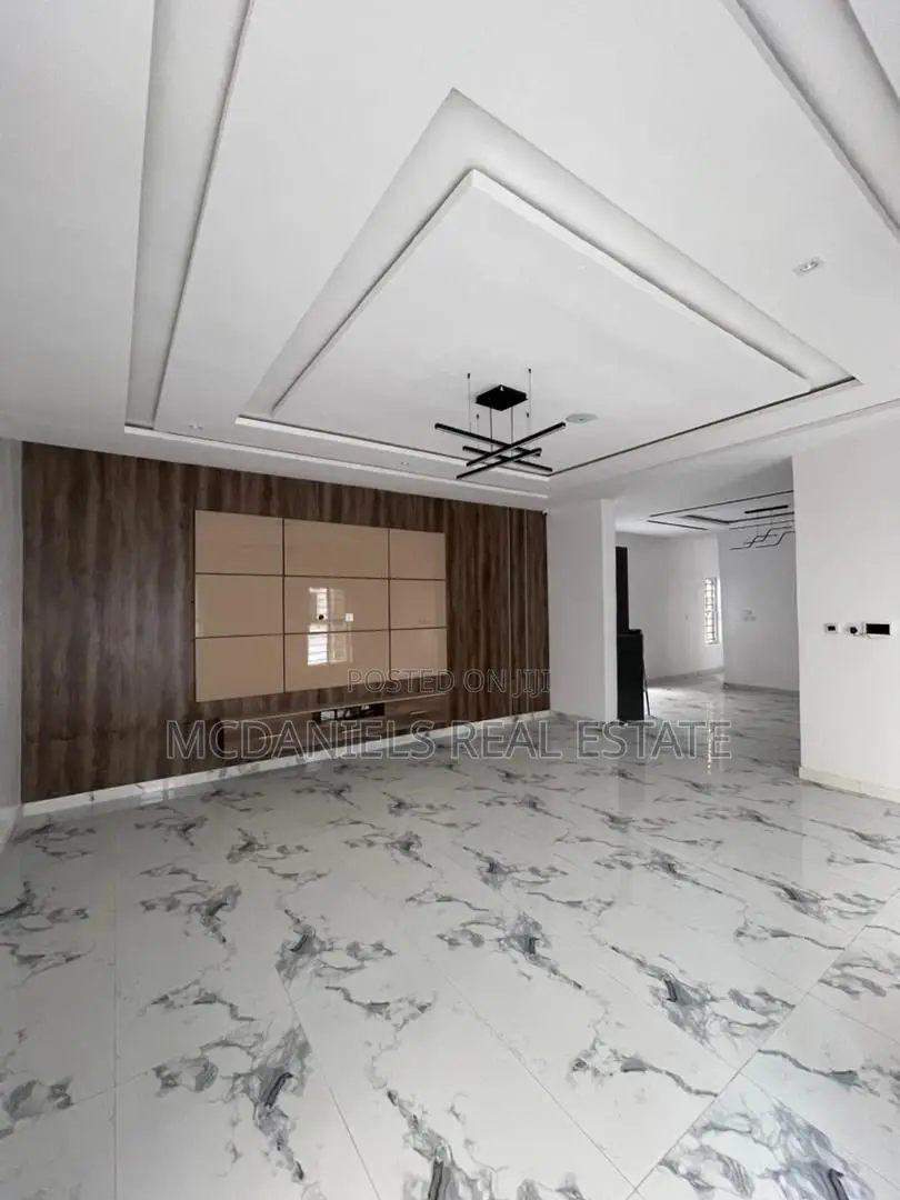 Furnished 5bdrm Duplex in Chevron for sale in Chevron