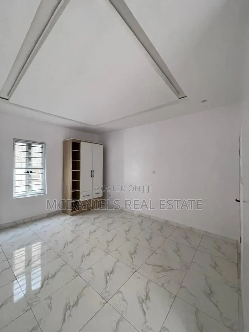Furnished 5bdrm Duplex in Chevron for sale in Chevron