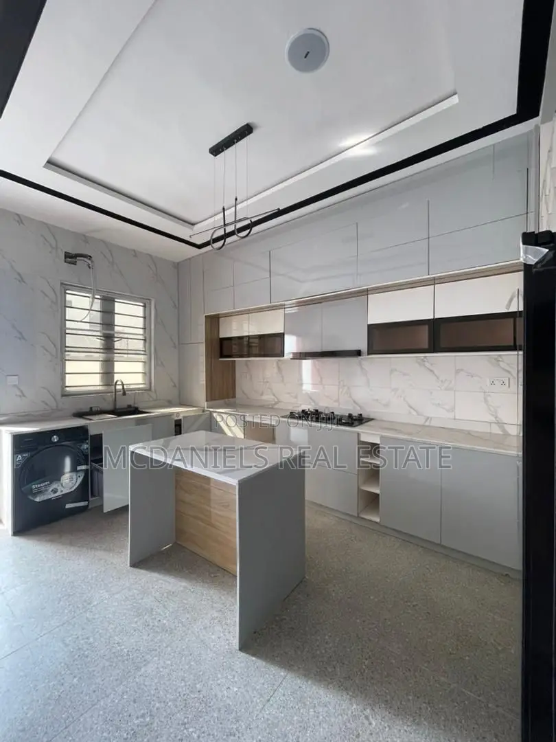 Furnished 5bdrm Duplex in Chevron for sale in Chevron