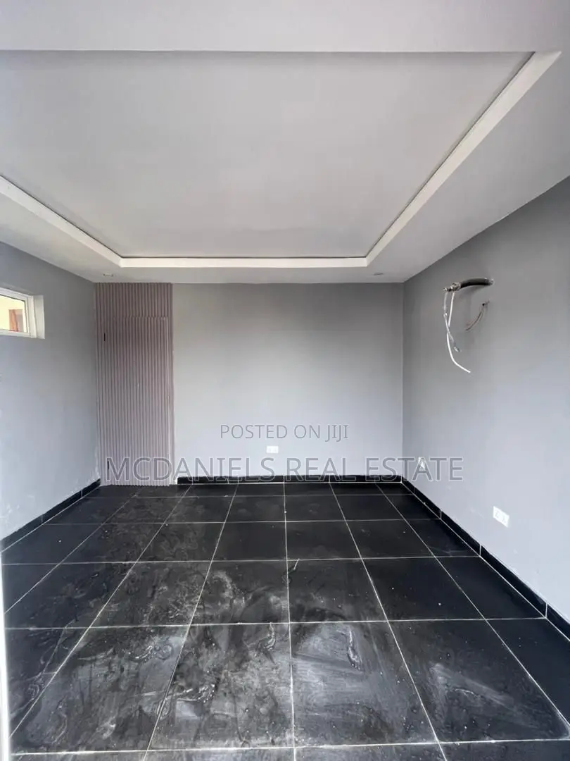 Furnished 5bdrm Duplex in Chevron for sale in Chevron