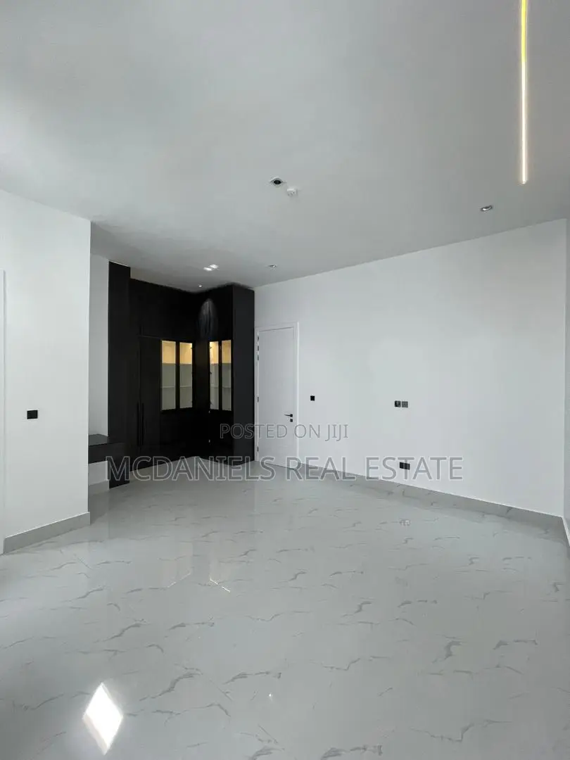 Furnished 5bdrm Duplex in Ikota for sale in Ikota