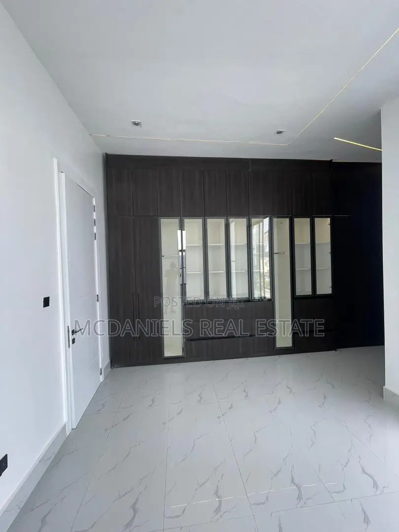 Furnished 5bdrm Duplex in Ikota for sale in Ikota