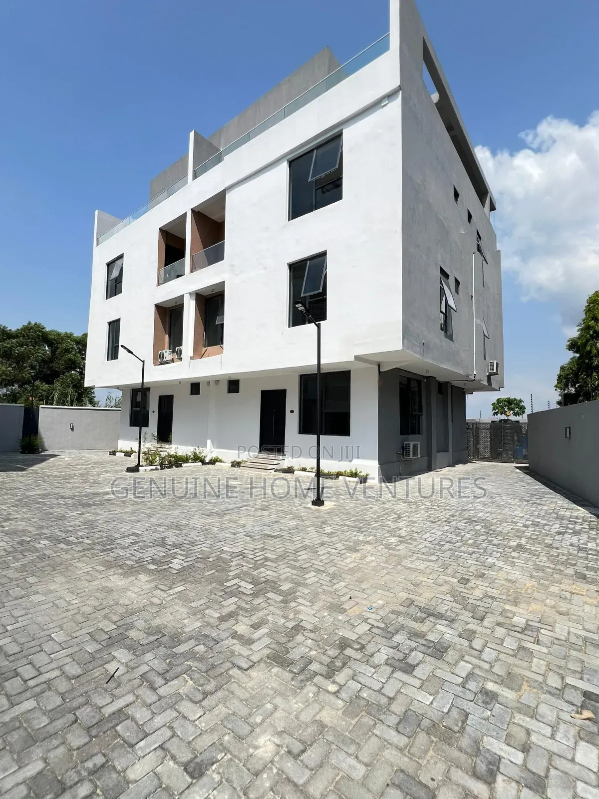 5bdrm Duplex in Lekki Phase 1 for sale in Lekki Phase 1