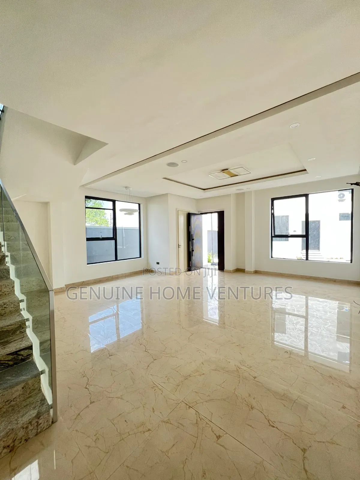 5bdrm Duplex in Lekki Phase 1 for sale in Lekki Phase 1