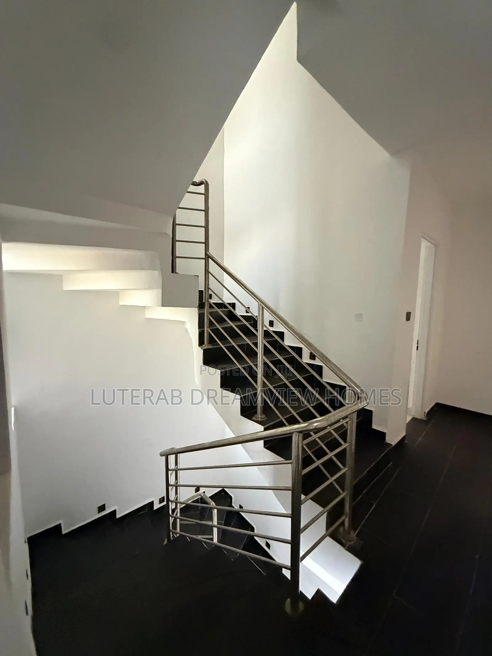 4bdrm Townhouse/Terrace in Guzape for sale in Guzape District