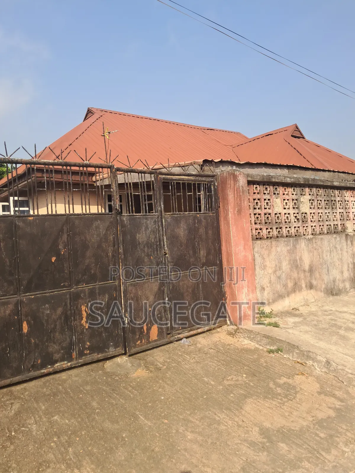 4bdrm Bungalow in Close Before Nitel, Satellite Town for sale in Satellite Town