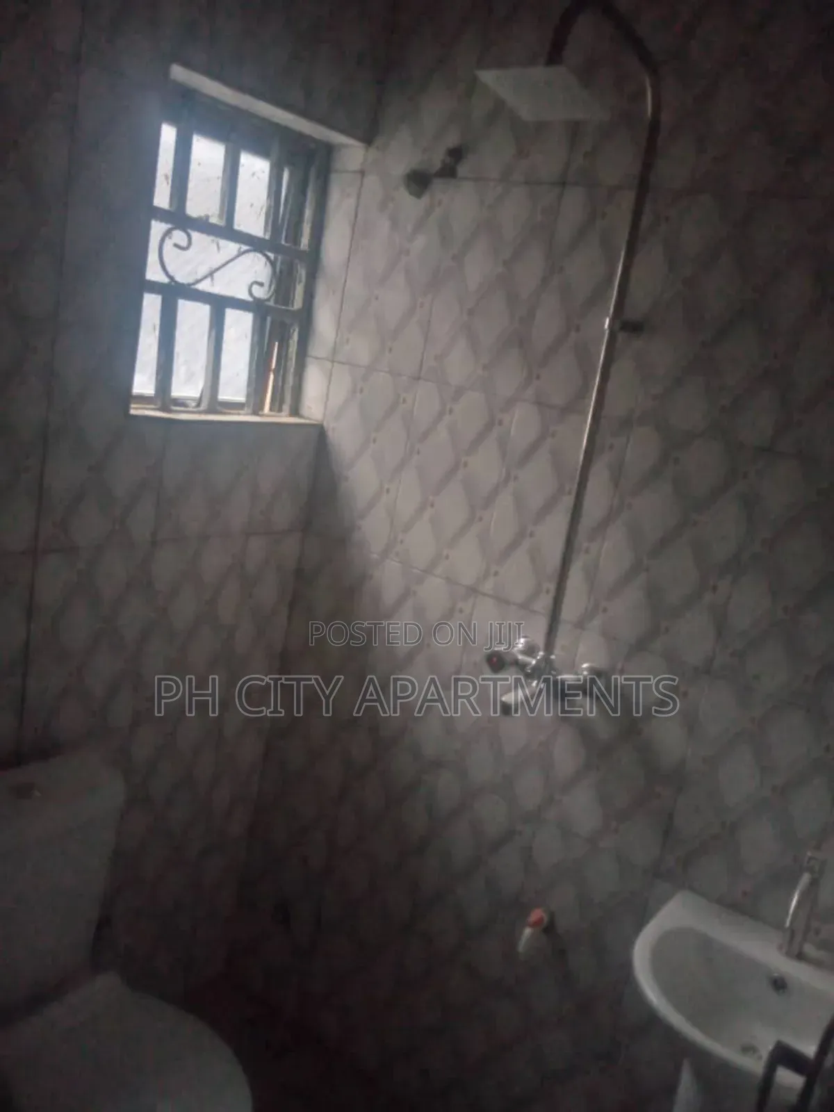 3bdrm Block of Flats in Rumolumeni for rent in Rumolumeni