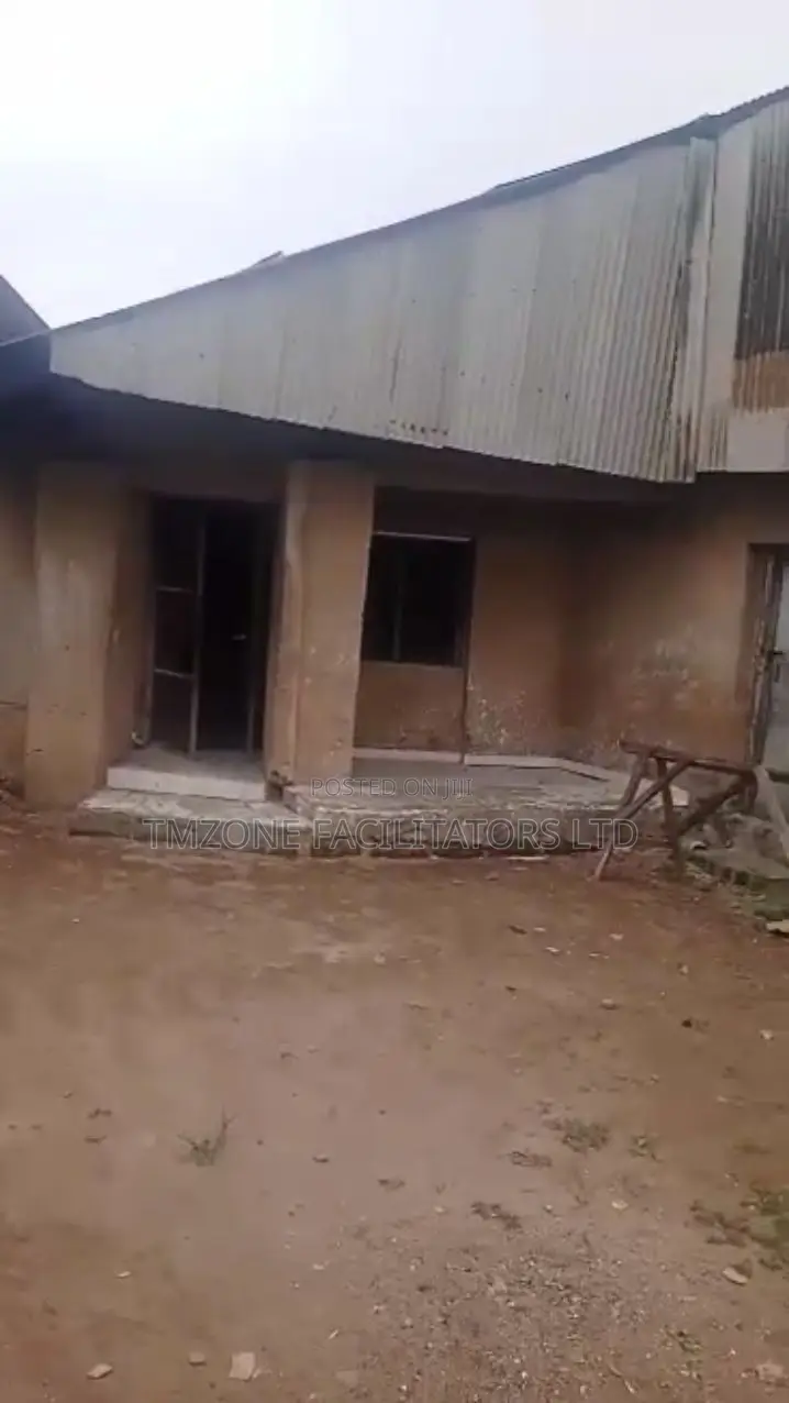 3bdrm Bungalow in Bakare Street, Isheri / Egbe Idimu for sale in Isheri / Egbe Idimu