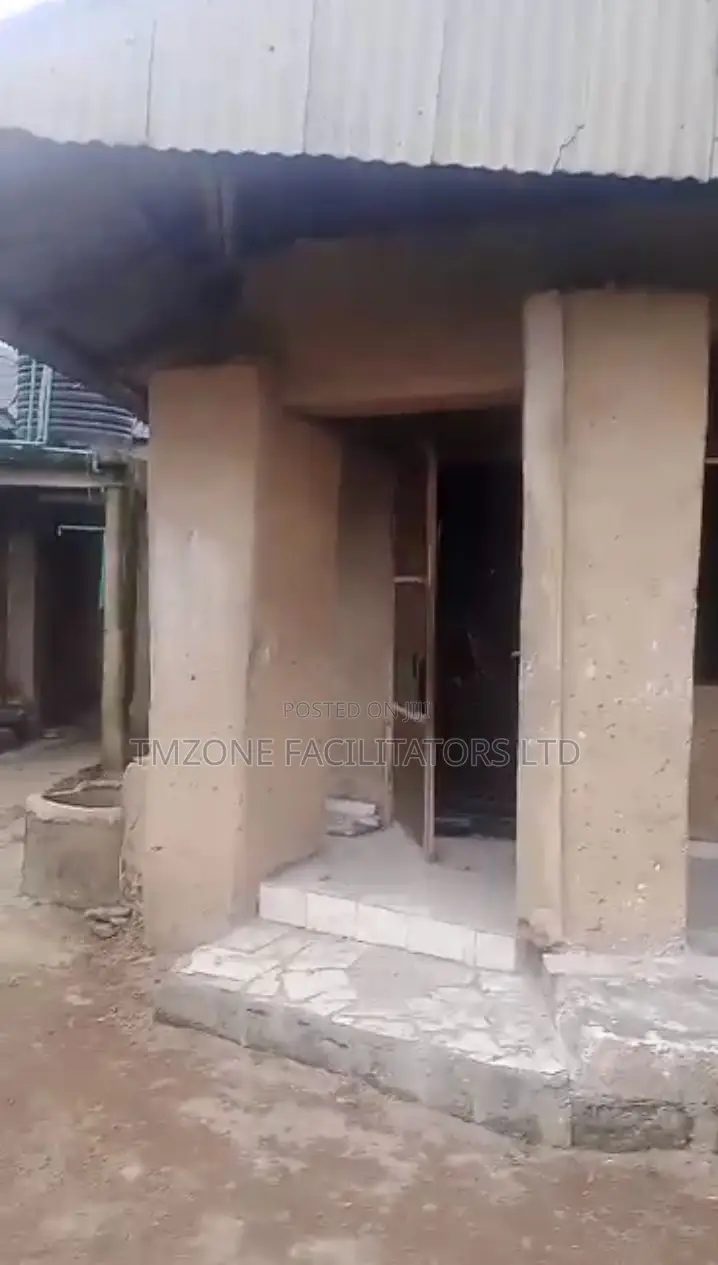 3bdrm Bungalow in Bakare Street, Isheri / Egbe Idimu for sale in Isheri / Egbe Idimu