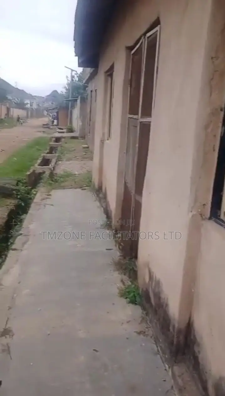 3bdrm Bungalow in Bakare Street, Isheri / Egbe Idimu for sale in Isheri / Egbe Idimu
