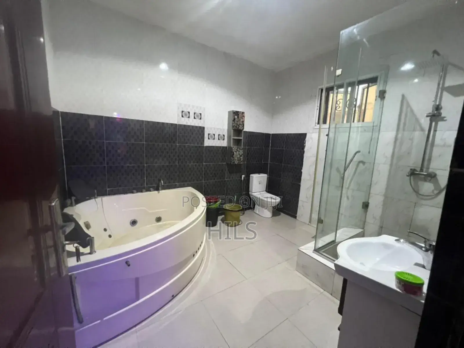 Furnished Studio Apartment in Chevron for rent in Chevron