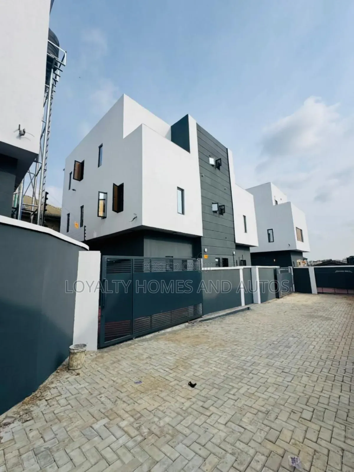 Furnished 4bdrm Duplex in GRA Phase 1 for sale in GRA Phase 1