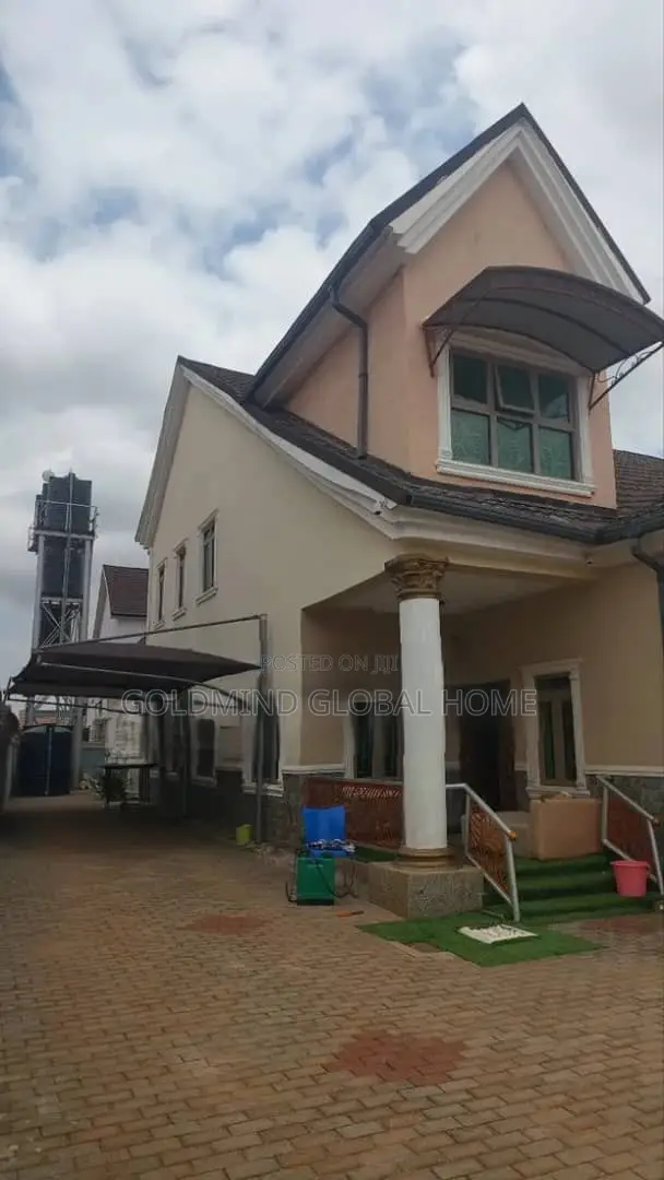 4bdrm Duplex in FHA for sale in FHA