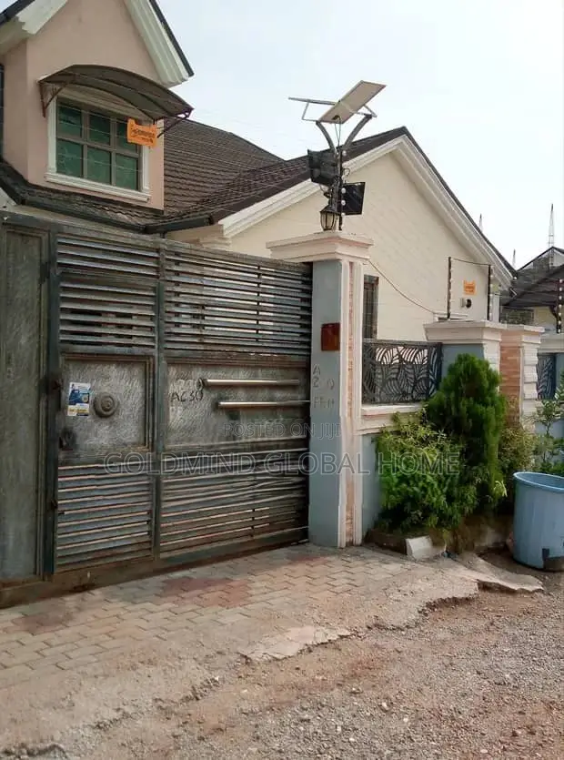 4bdrm Duplex in FHA for sale in FHA