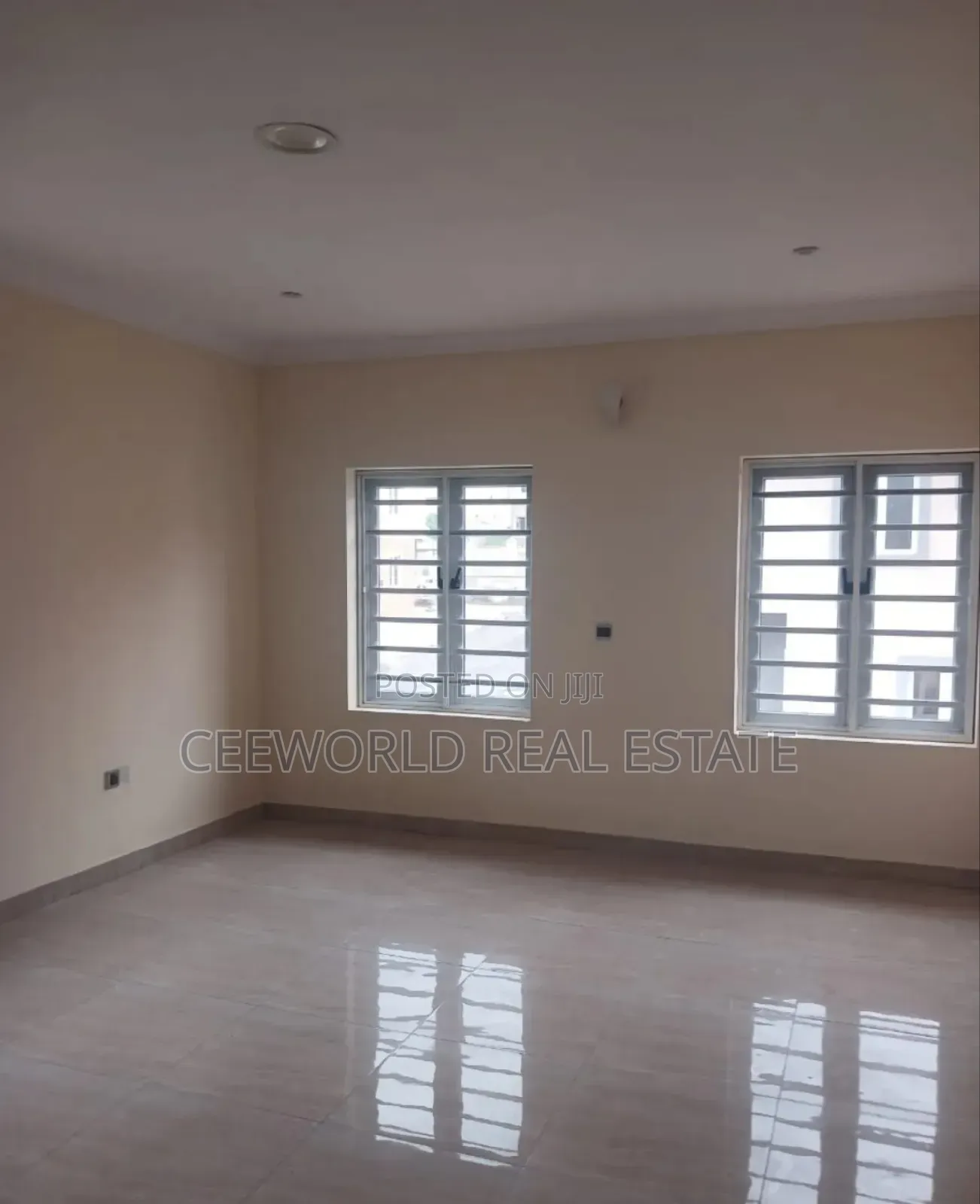 4bdrm Duplex in Agodi Gra for sale in Agodi
