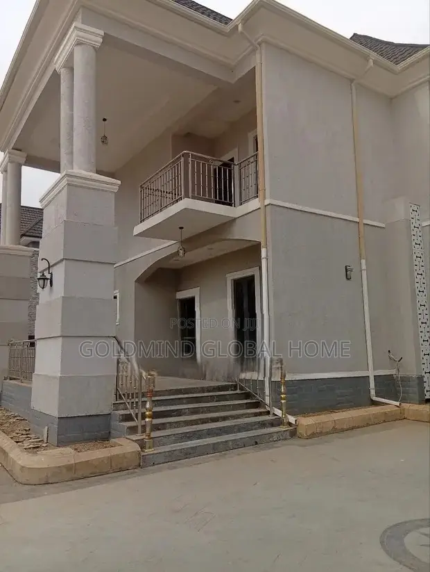 6bdrm Duplex in River Park Estate, FHA for sale in FHA