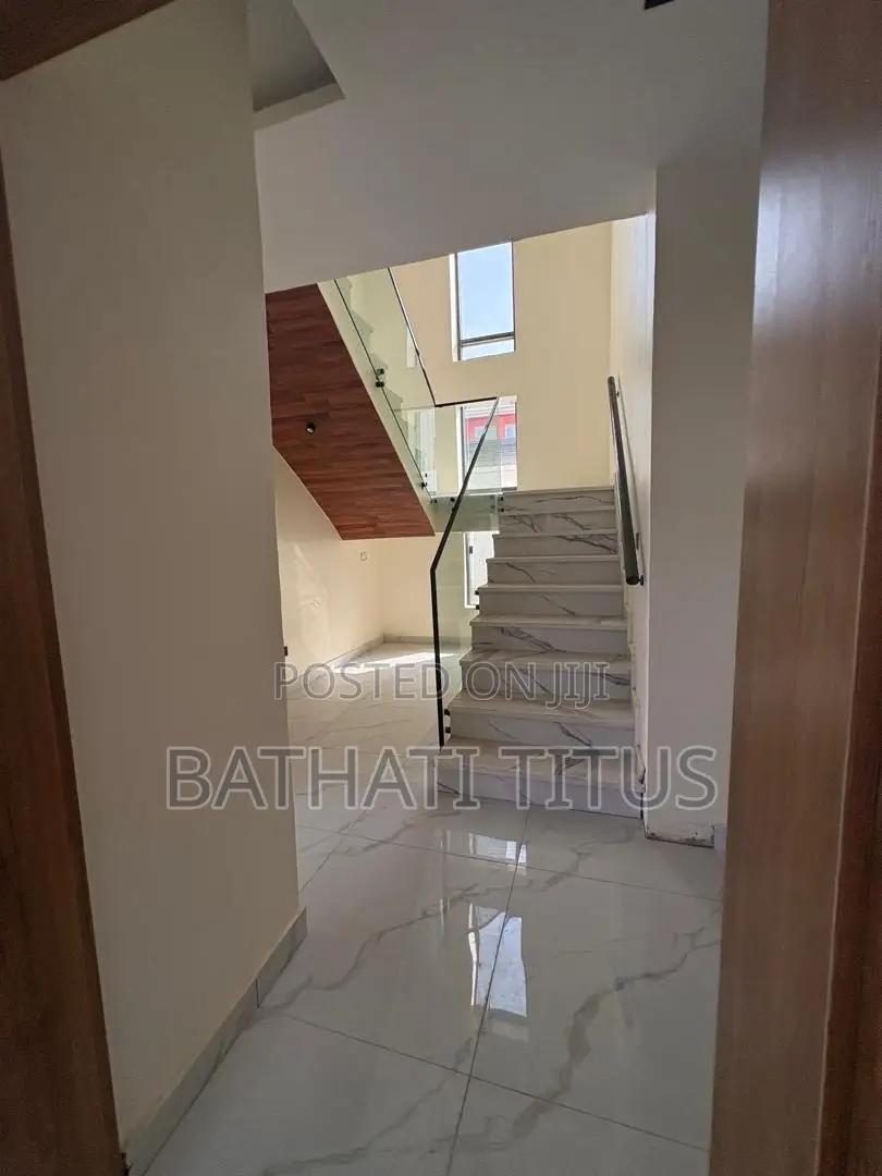 4bdrm Duplex in Bunkoro for sale in Bunkoro