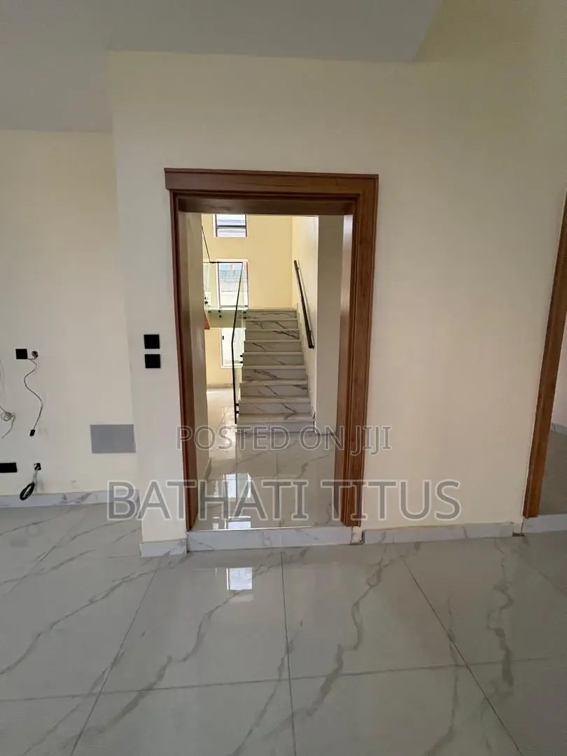 4bdrm Duplex in Bunkoro for sale in Bunkoro