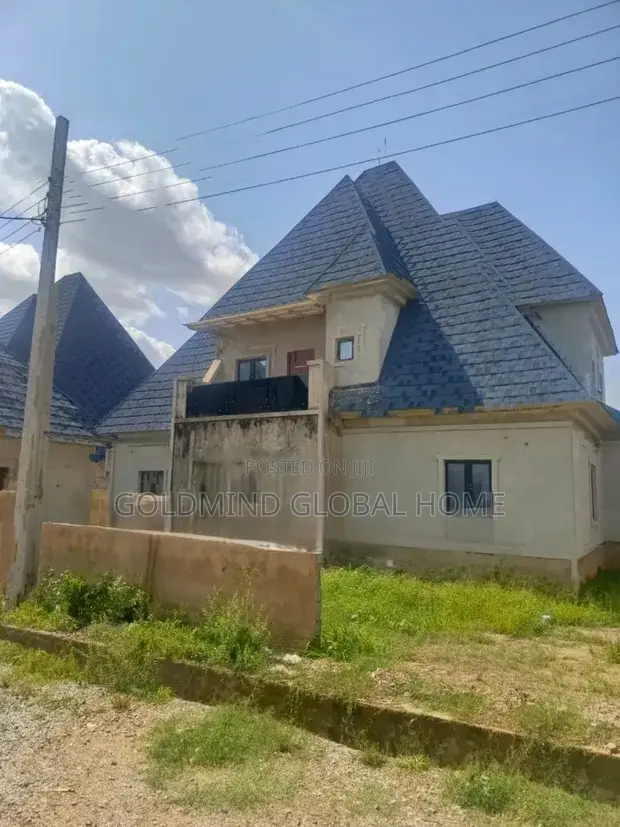 5bdrm Penthouse in Lugbe, FHA for sale in FHA