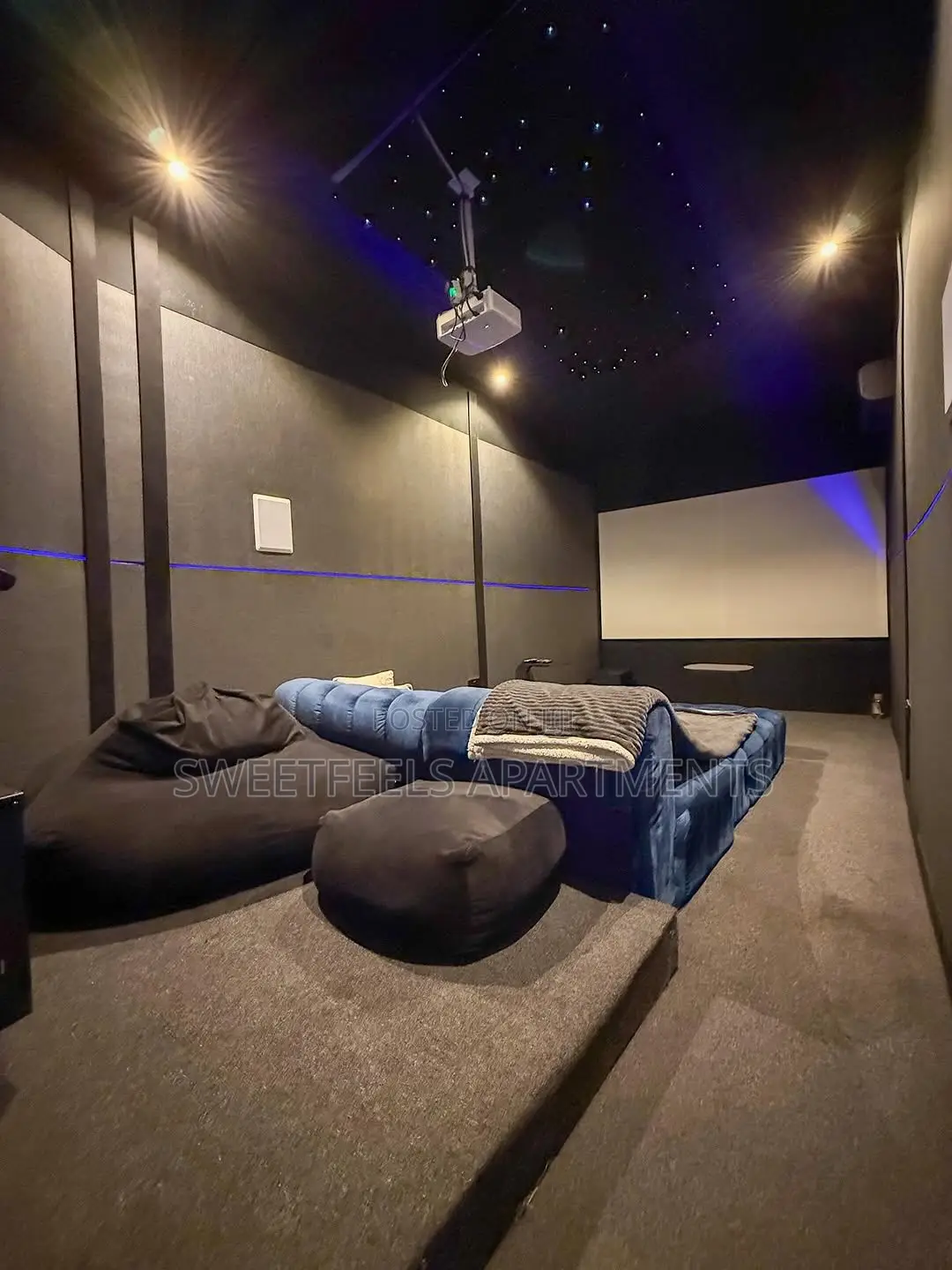 2 Bedroom Cozy Apartment With Private Cinema in Banana Island