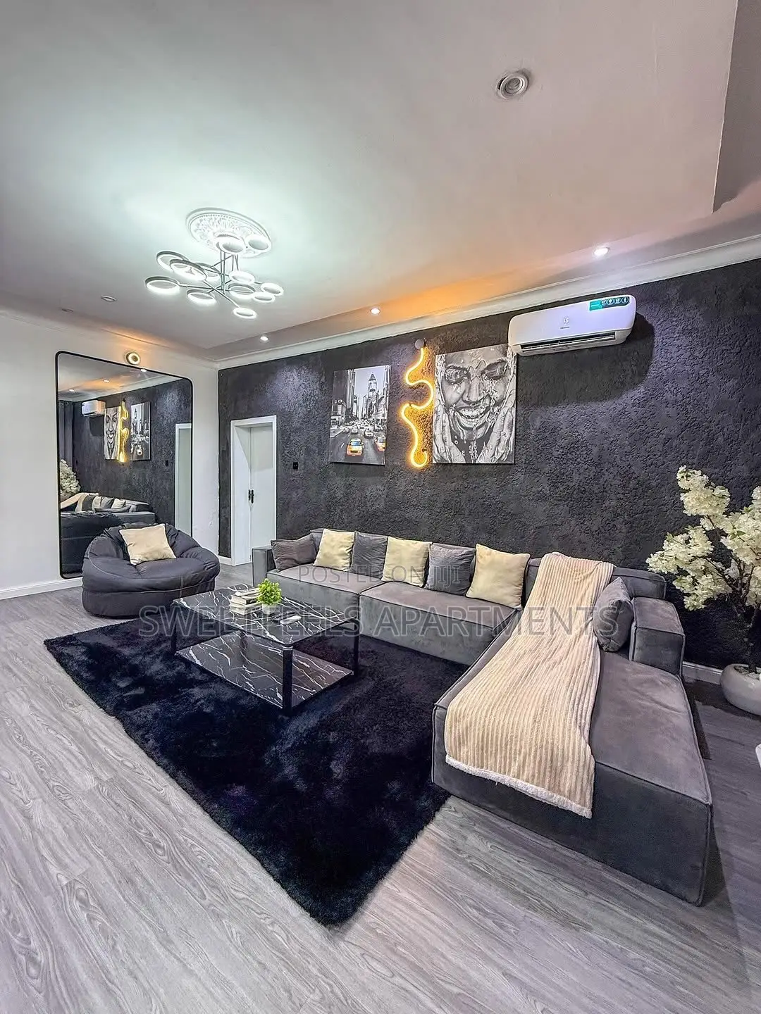 2 Bedroom Cozy Apartment With Private Cinema in Banana Island