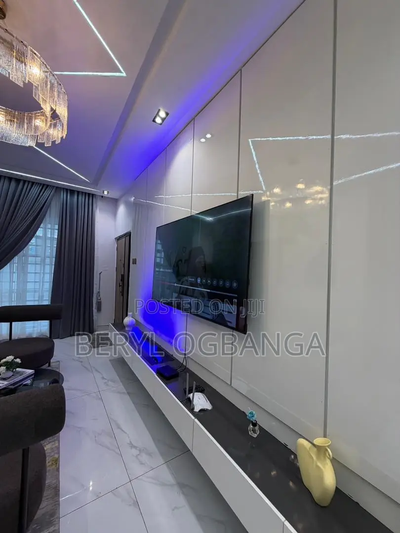 Furnished 5bdrm Apartment in Chevron for sale in Chevron