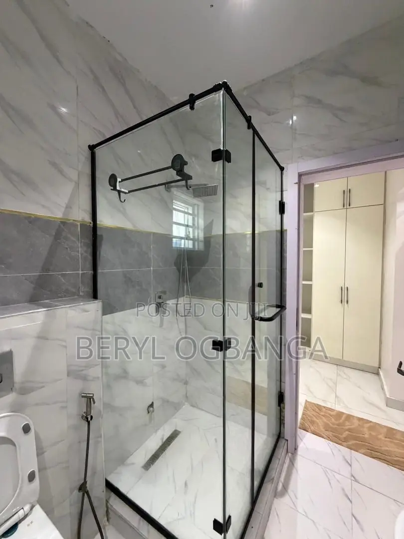 Furnished 5bdrm Apartment in Chevron for sale in Chevron
