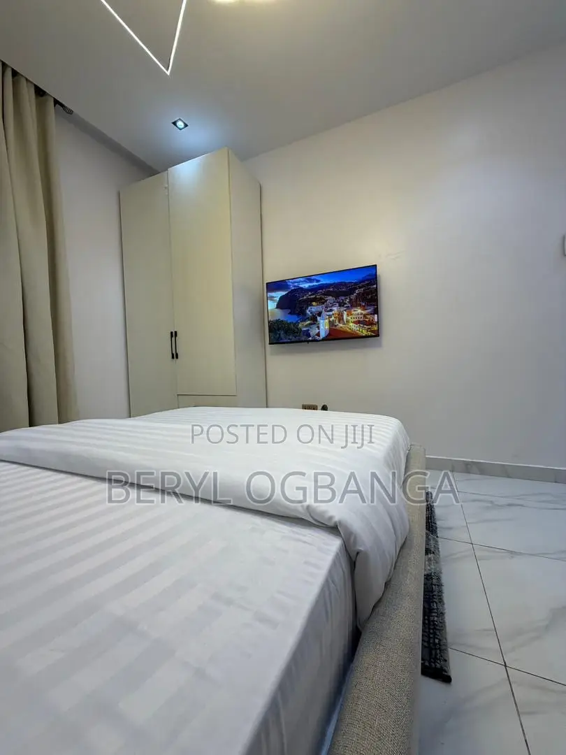 Furnished 5bdrm Apartment in Chevron for sale in Chevron