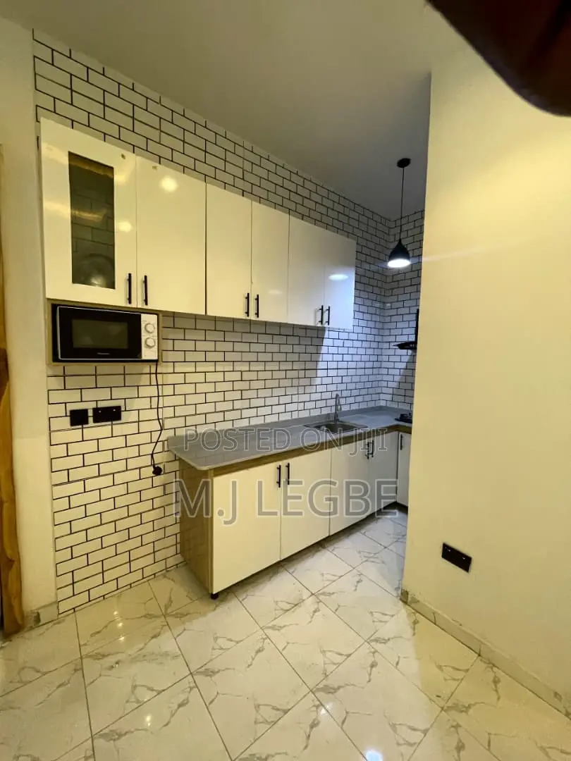 1bdrm Apartment in Alpha Beach, Lekki for rent in Lekki