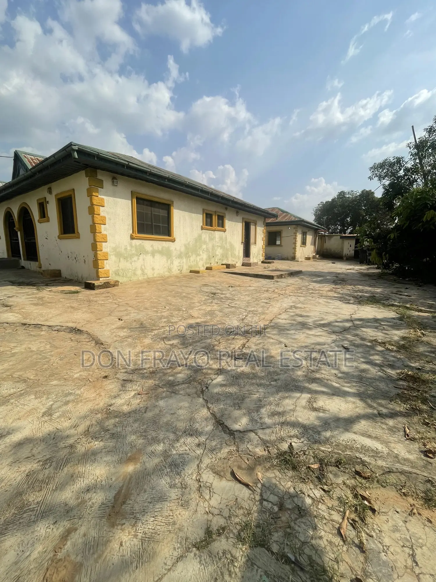6bdrm Bungalow in Fastac Elewuro, Akobo for sale in Akobo