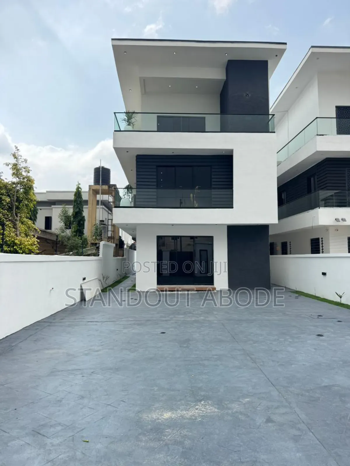 5bdrm Duplex in In An Estate, Igbo-efon for sale in Igbo-efon