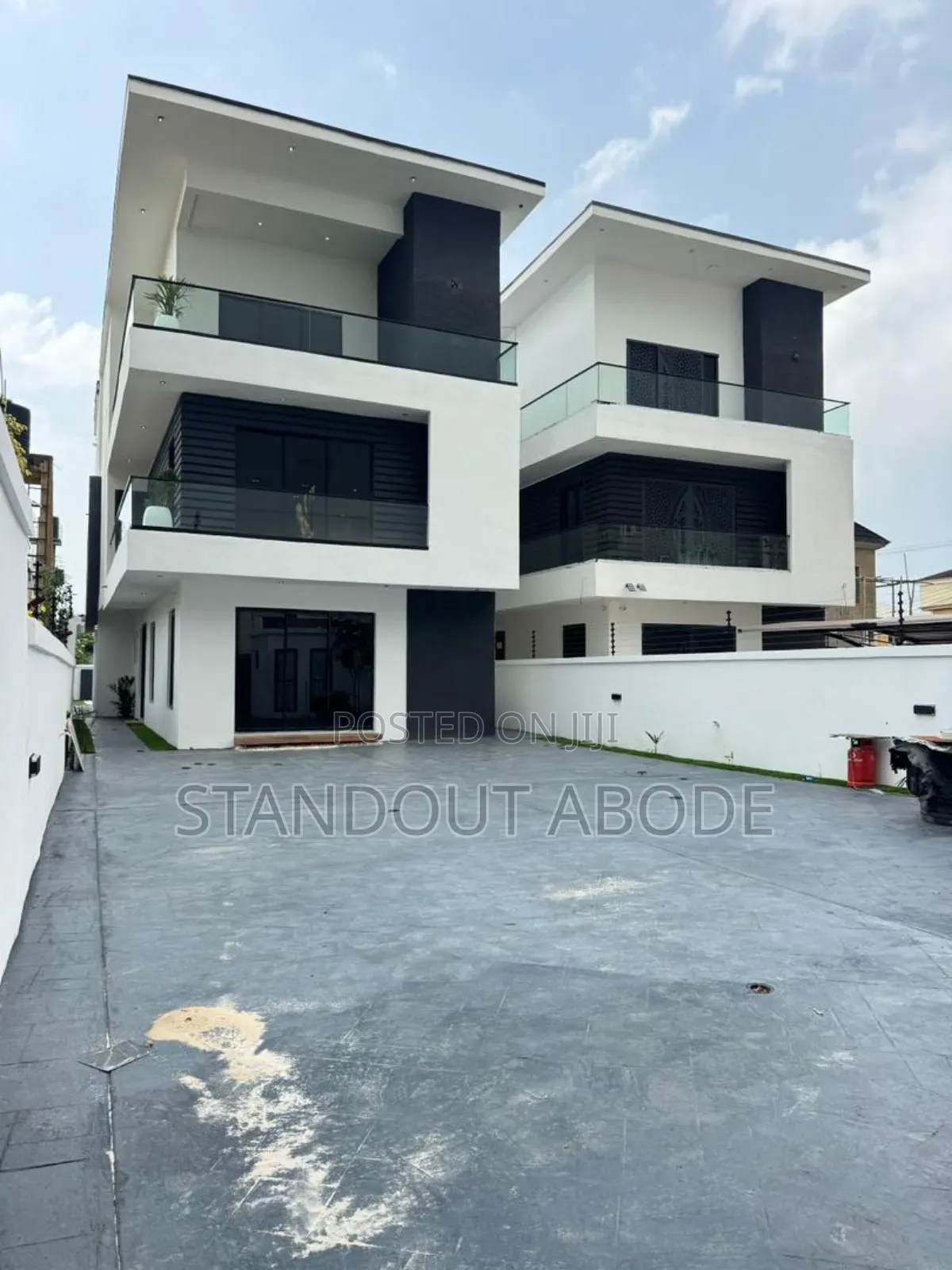 5bdrm Duplex in In An Estate, Igbo-efon for sale in Igbo-efon