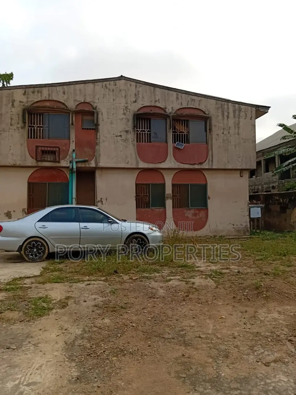 An Acre of Land With a 4 Flat Building With a Bq for Sale in Soka