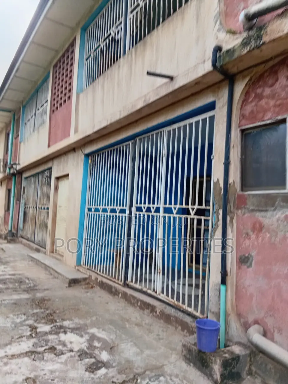 An Acre of Land With a 4 Flat Building With a Bq for Sale in Soka