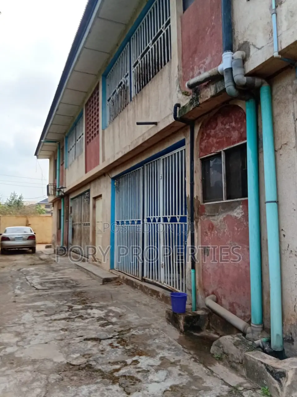 An Acre of Land With a 4 Flat Building With a Bq for Sale in Soka