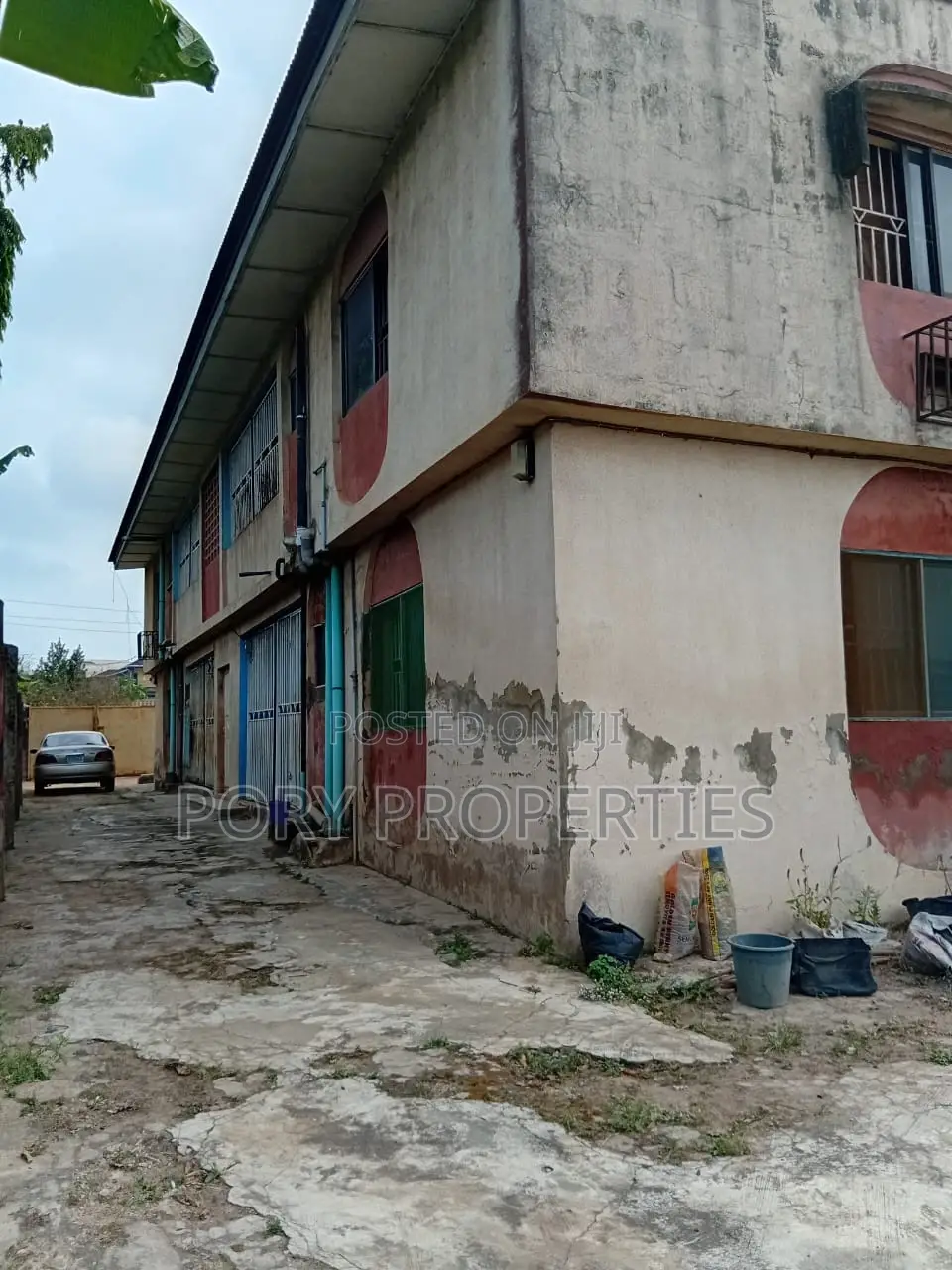 An Acre of Land With a 4 Flat Building With a Bq for Sale in Soka