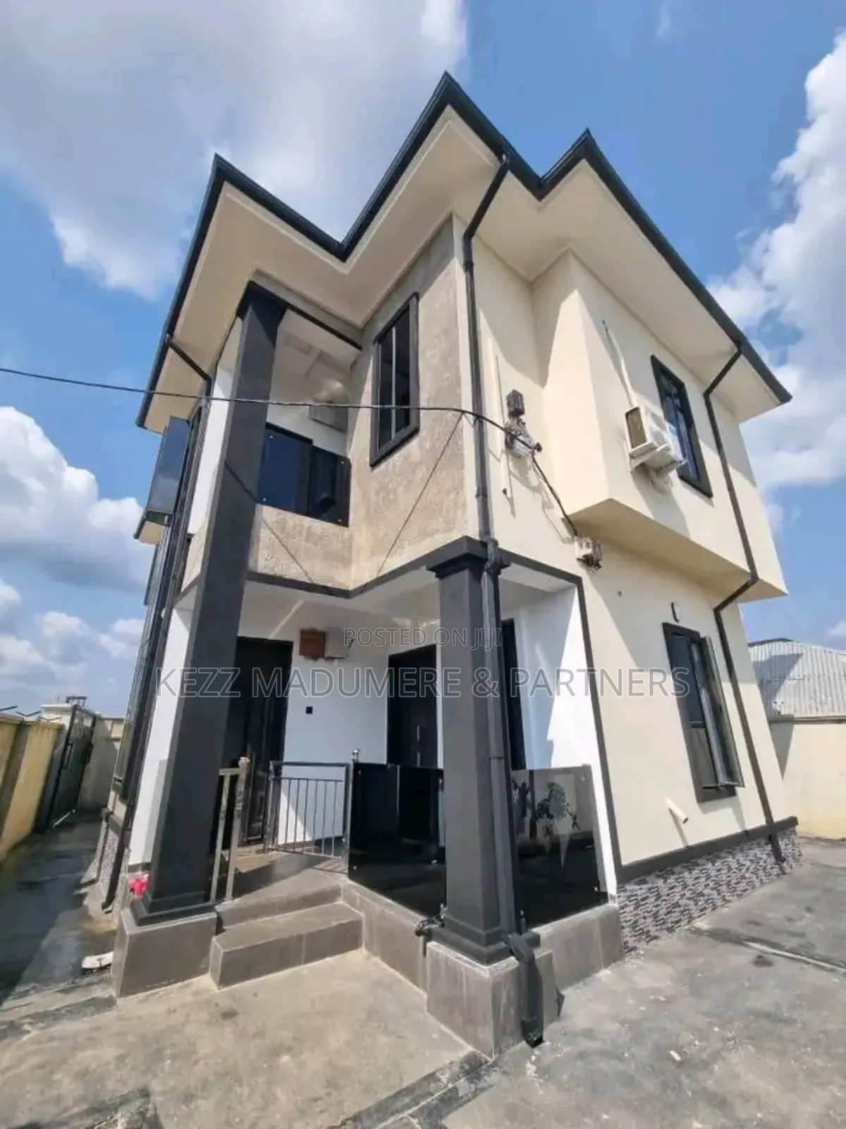 4bdrm Block of Flats in Nwaniba Road By for sale in Uyo