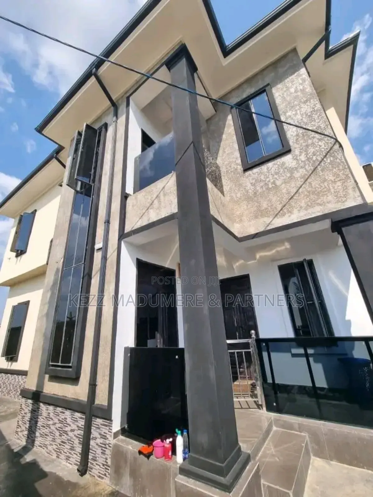 4bdrm Block of Flats in Nwaniba Road By for sale in Uyo