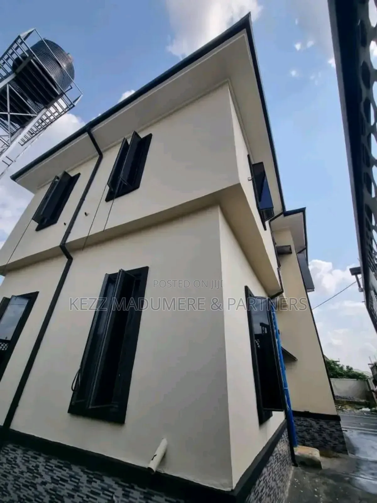4bdrm Block of Flats in Nwaniba Road By for sale in Uyo
